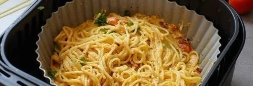 Köstliche Baked Feta Pasta mit frischen Zutaten und aromatisch gebacken