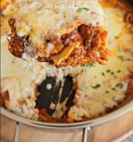 Vegane Lasagne mit frischem Gemüse und veganer Bechamelsauce