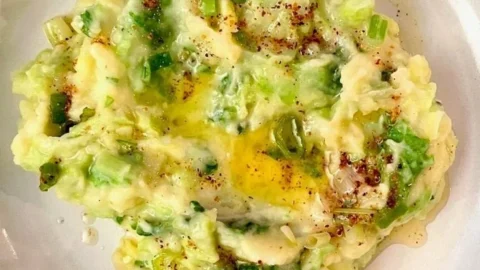 Traditionelles irisches Colcannon-Gericht mit Kartoffeln und Kohl.