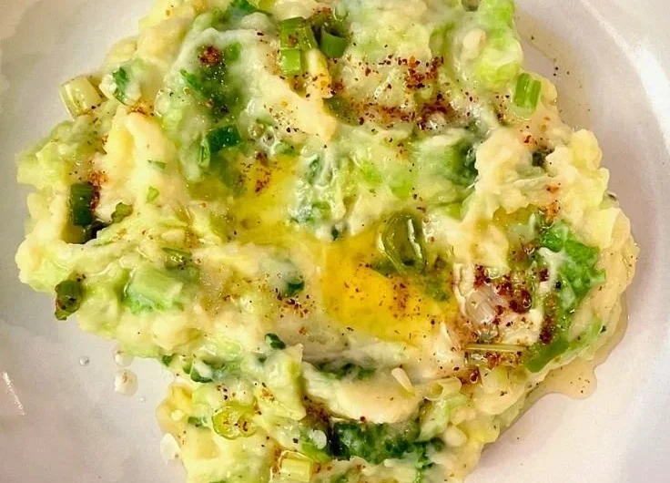 Traditionelles irisches Colcannon-Gericht mit Kartoffeln und Kohl.