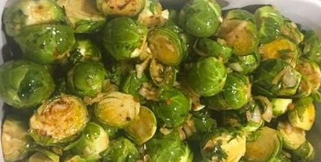 Rosenkohl aus dem Backofen, perfekt zubereitet nach Rezept.