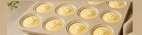 Leckere Quarkmuffins frisch aus dem Ofen mit fruchtigem Topping