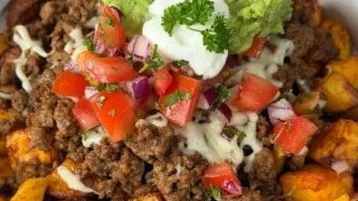 Rezept für eine herzhafte Kartoffel Hackfleisch Bowl mit frischen Zutaten