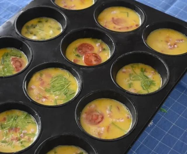Kleine Omelette im Muffinblech, ideal für ein schnelles Frühstück