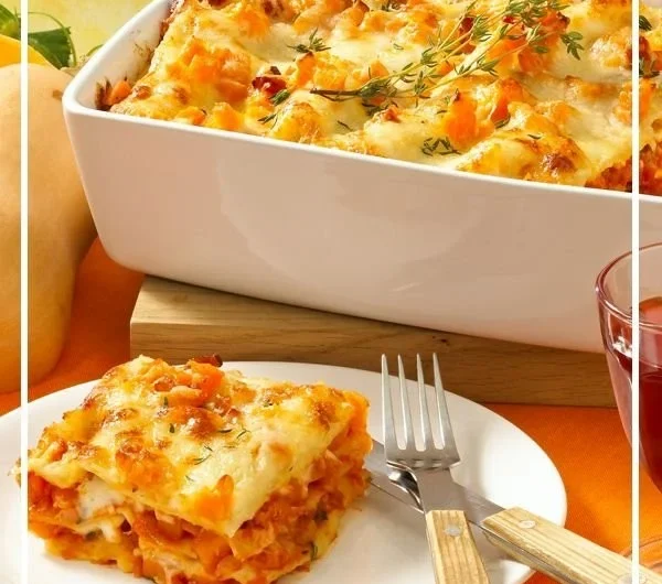 Köstliche Kürbis-Lasagne auf einem Teller angerichtet