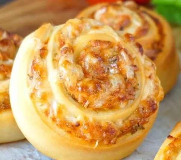 Vegetarische Pizzaschnecken aus Pizzateig als köstliches Fingerfood