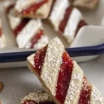 Rezept für zarte Linzer Streifen, einfache & schnelle Plätzchen im Zuckerstangen Look
