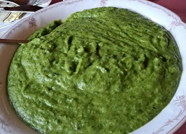 Cremiges Wirsing Abendessen Rezept auf einem Teller serviert