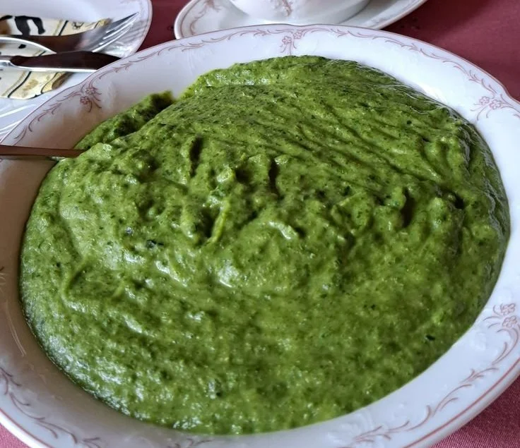 Cremiges Wirsing Abendessen Rezept auf einem Teller serviert
