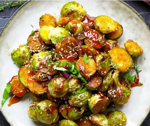 Asiatisches Rosenkohl Rezept aus dem Ofen - vegetarisch und Low Carb