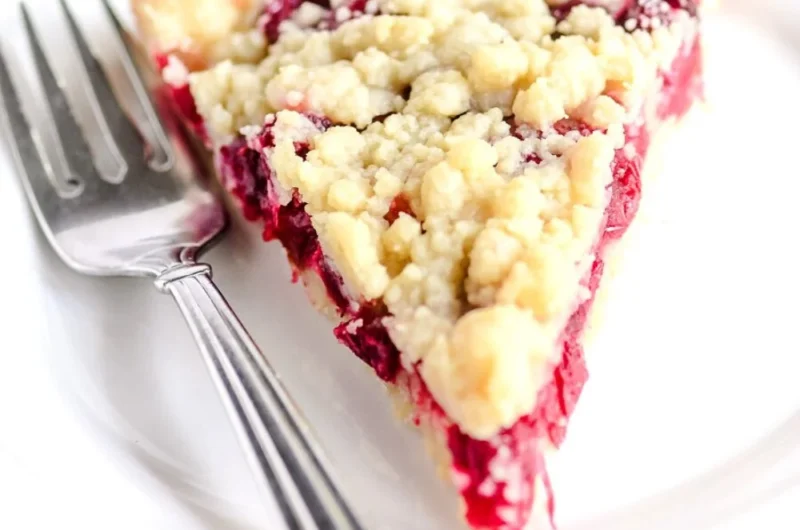 Cranberry Crumble Tart mit frischen Cranberries und knusprigem Topping