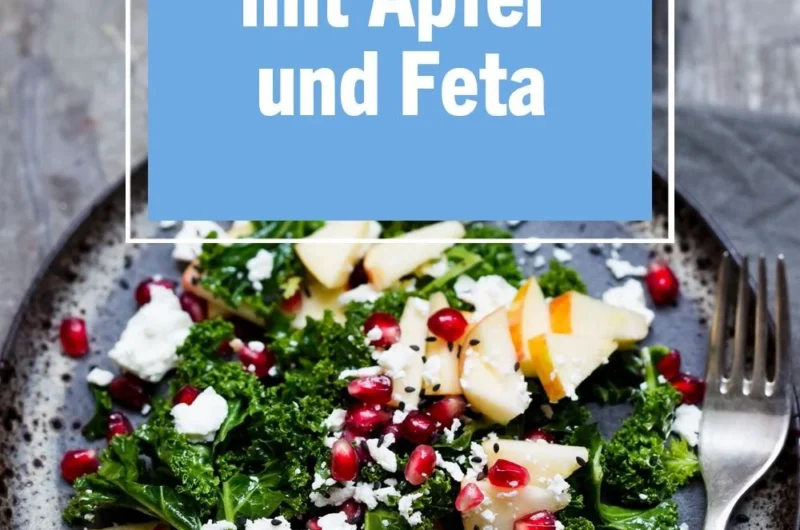 Grünkohl-Salat mit Apfel und Feta auf einem Teller angerichtet