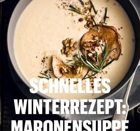Vollmundige Maronensuppe mit Apfel in einer Schüssel, ideal für den Winter.