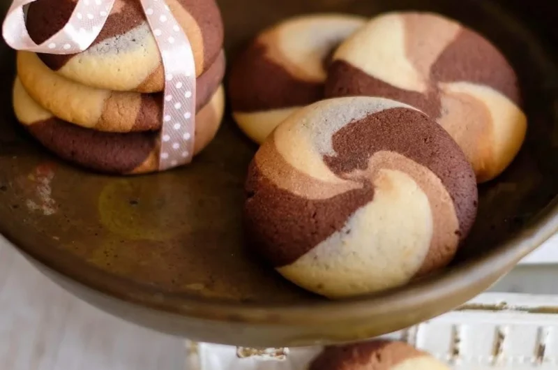 Leckere Nutella Cookies mit Vanille und Schokolade auf einem Teller