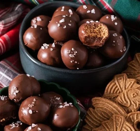 Hausgemachte Schoko Kugeln für Plätzchen und Weihnachtsgebäck