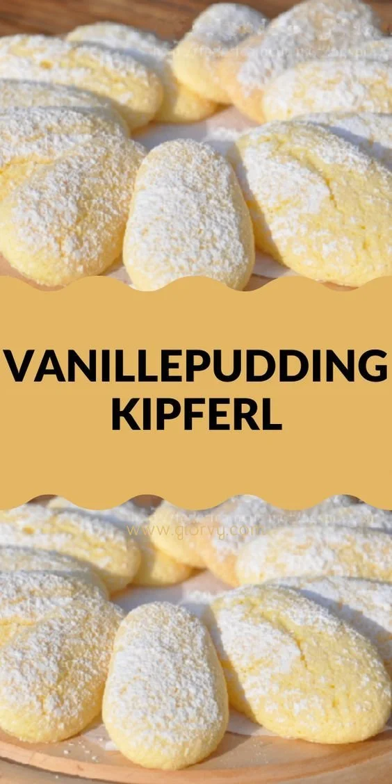 Leckere Vanillepudding Kipferl auf einem Teller, frisch gebacken.